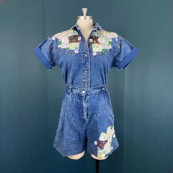 (SOLD) Vintage 80s Funky Chambray Top & Shorts Set - Picture 4 of 8